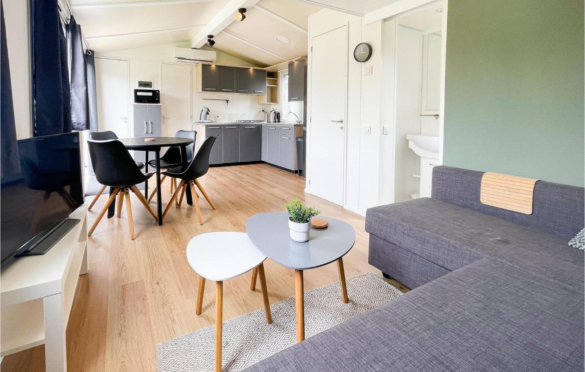 Gorgeous Home In Tzummarum With Wifi エクステリア 写真